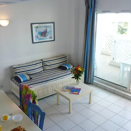 3p7/8 Sea/pool View