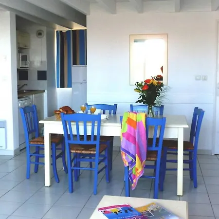 3p7/8 Sea/pool View